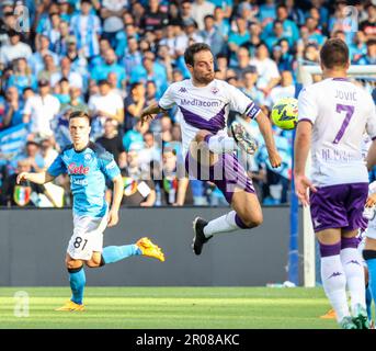 Neapel, Kampanien, Italien. 7. Mai 2023. Während des Fußballspiels der italienischen Serie A SSC Napoli gegen FC Fiorentina am 7. Mai 2023 im Diego Armando Maradona Stadion in Neapel. Im Bild: Giacomo Bonaventura von ACF Fiorentina (Bild: © Fabio Sasso/ZUMA Press Wire) NUR REDAKTIONELLE VERWENDUNG! Nicht für den kommerziellen GEBRAUCH! Stockfoto