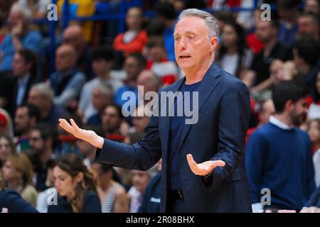 Mailand, Italien. 07. Mai 2023. Mediolanum Forum, Mailand, Italien, 07. Mai 2023, Piero Bucchi, Cheftrainer Banco di Sardegna Sassari während EA7 Emporio Armani Milano vs Banco di Sardegna Sassari - Italienische Basketball-Serie A Championship Credit: Live Media Publishing Group/Alamy Live News Stockfoto