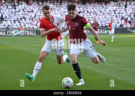 Prag, Tschechische Republik. 3. Mai 2023. MATEJ JURASEK von Slavia Praha kämpft mit Spartas LADISLAV KREJCI (R) um den Ball während des tschechischen Pokals 2022-2023 am 03. Mai 2023 in Prag, während sie im Finalspiel Sparta Prag 2:0 schlagen. (Kreditbild: © Slavek Ruta/ZUMA Press Wire) NUR REDAKTIONELLE VERWENDUNG! Nicht für den kommerziellen GEBRAUCH! Stockfoto