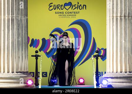 Liverpool, Großbritannien. 07. Mai 2023. LIVERPOOL - Allesandra aus Norwegen auf dem türkisfarbenen Teppich während der Eröffnungszeremonie des Eurovision Song Contest in der Walker Art Gallery. ANP SANDER KONING netherlands Out - belgium Out Credit: ANP/Alamy Live News Stockfoto