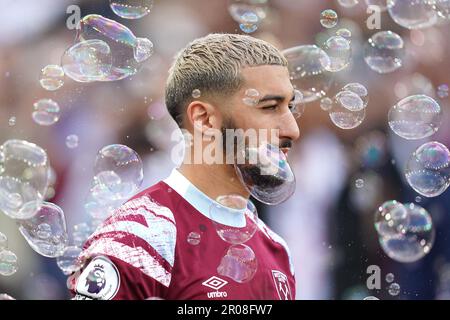 Aus nächster Nähe sehen Sie, wie die Blasen auf dem Gesicht von West Ham United's Said Benrahma's Kopf vor dem Premier League-Spiel im London Stadium zu sehen sind. Foto: Sonntag, 7. Mai 2023. Stockfoto