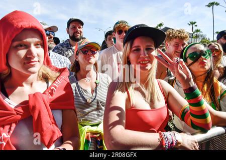 Redondo Beach, Kalifornien, 6. Mai 2023 - Festivalbesucher beim Beachlife Festival 2023. Foto: Ken Howard/Alamy Stockfoto