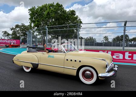 Miami, USA. 07. Mai 2023. Nyck de Vries (NLD) AlphaTauri auf der Fahrerparade. Formel-1-Weltmeisterschaft, Rd 5, Miami Grand Prix, Sonntag, 7. Mai 2023. Miami International Autodrome, Miami, Florida, USA. Kredit: James Moy/Alamy Live News Stockfoto