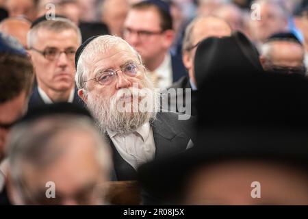 Antwerpen, Belgien. 07. Mai 2023. Ein ortodoxer Jude ist während der Umwidmung der größten Synagoge Belgiens in Antwerpen am Sonntag, den 07. Mai 2023 zu sehen. Die Synagoge der Machsike-Hadass-Gemeinde, einer jüdischen orthodoxen Gemeinde Haredi, wurde gründlich renoviert. BELGA FOTO JONAS ROOSENS Kredit: Belga News Agency/Alamy Live News Stockfoto