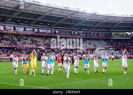 Das Team (AC Monza) klatscht AC Monza Fans während der italienischen Meisterschaft Serie A Fußballspiel zwischen Turin FC und AC Monza am 7. Mai 2023 im Stadio Olimpico Grande Torino in Turin, Italien - Foto Luca Rossini / E-Mage Credit: Luca Rossini/E-Mage/Alamy Live News Stockfoto