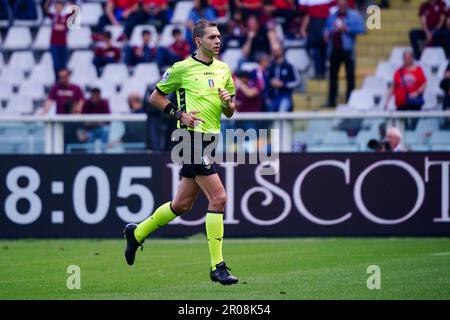 Luca Zufferli (Schiedsrichter) während der italienischen Meisterschaft Serie Ein Fußballspiel zwischen dem Turin FC und dem AC Monza am 7. Mai 2023 im Stadio Olimpico Grande Torino in Turin, Italien - Foto Luca Rossini / E-Mage Credit: Luca Rossini/E-Mage/Alamy Live News Stockfoto