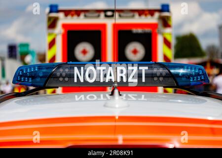 Ein deutsches Rettungsfahrzeug in Treuchtlingen, Bayern. Notarzttransplantation: Notarzt Stockfoto