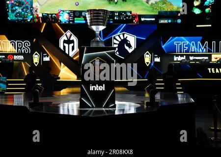 Berlin, Deutschland. 07. Mai 2023. Die Trophäe des ESL One Berlin Dota 2 Major ist auf einer Bühne. Kredit: Benedikt Wenck/dpa/Alamy Live News Stockfoto