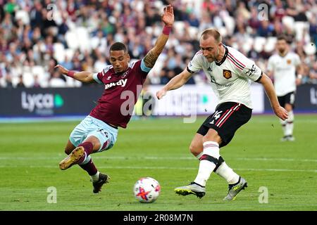 Christian Eriksen von Manchester United (rechts) versucht, während des Premier League-Spiels im London Stadium ein Tor zu schießen. Foto: Sonntag, 7. Mai 2023. Stockfoto