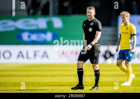 Randers, Dänemark. 07. Mai 2023. Schiedsrichter Jens Maae beim Superliga-Spiel 3F zwischen Randers FC und Broendby IF im Cepheus Park in Randers. (Foto: Gonzales Photo/Alamy Live News Stockfoto