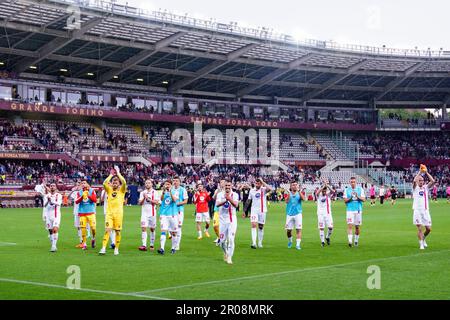 Turin, Italien. 07. Mai 2023. Das Team (AC Monza) klatscht AC Monza Fans während der italienischen Meisterschaft Serie A Fußballspiel zwischen dem Turin FC und der AC Monza am 7. Mai 2023 im Stadio Olimpico Grande Torino in Turin, Italien - Photo Morgese-Rossini/DPPI Credit: DPPI Media/Alamy Live News Stockfoto