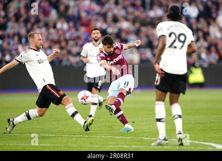 Lucas Paqueta (Zentrum) von West Ham United versucht, während des Premier League-Spiels im London Stadium ein Tor zu schießen. Foto: Sonntag, 7. Mai 2023. Stockfoto