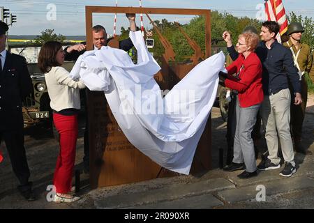 Bdeneves, Tschechische Republik. 07. Mai 2023. Enveiling of Monument (Memorial) of PFC. ROBERT L. IFLAND - ein imaginäres 'Fenster in die Geschichte' in Bdeneves, Tschechische Republik, 7. Mai 2023. Die Einrichtung der Gedenkstätte wurde von 16. Assotiation der Panzerdivision USA initiiert. Kredit: Slavomir Kubes/CTK Photo/Alamy Live News Stockfoto