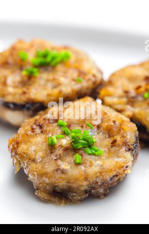 Stillleben von gegrillten gefüllten Champignons Stockfoto