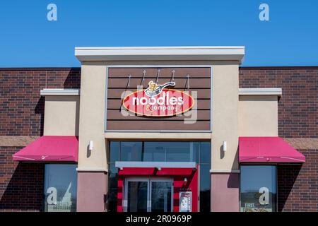 Roseville, Minnesota. Nuodles & Company ist ein amerikanisches Fast-Casual-Restaurant und ist ein Nudelrestaurant, das internationale und amerikanische Nudeln bietet Stockfoto