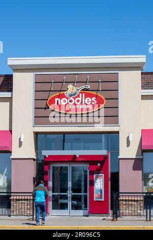 Roseville, Minnesota. Nuodles & Company ist ein amerikanisches Fast-Casual-Restaurant und ist ein Nudelrestaurant, das internationale und amerikanische Nudeln bietet Stockfoto