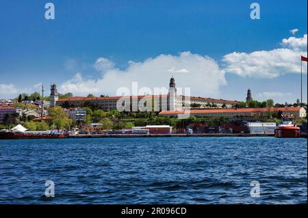 Panoramablick auf die malerische Straße zur Insel Buyukada, Istanbul, Türkei Stockfoto