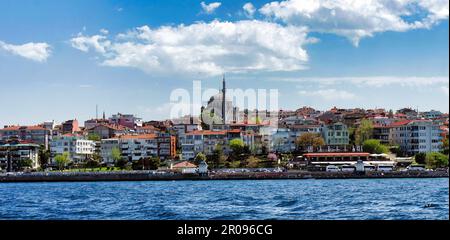 Panoramablick auf die malerische Straße zur Insel Buyukada, Istanbul, Türkei Stockfoto