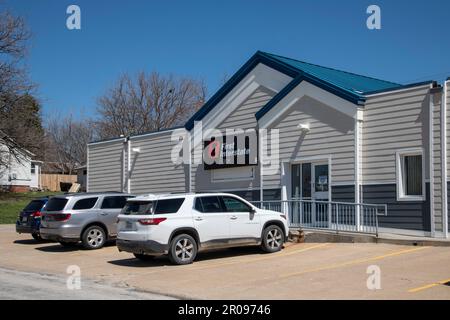 Creston, Iowa. Erste Interstate Bank. First Interstate ist eine Gemeinschaftsbank mit Hauptsitz in Billings, Montana, mit mehr als 300 Filialen. Stockfoto