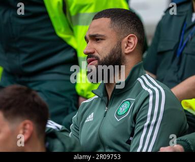 Edinburgh, Großbritannien. 07. Mai 2023. 7. Mai 2023; Tynecastle Park, Edinburgh, Schottland: Scottish Premiership Football, Hearts versus Celtic; Cameron Carter-Vickers von Celtic Uhren from the Stand Credit: Action Plus Sports Images/Alamy Live News Stockfoto