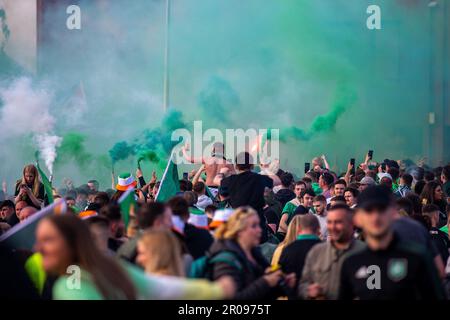 Edinburgh, Großbritannien. 07. Mai 2023. 7. Mai 2023; Tynecastle Park, Edinburgh, Schottland: Scottish Premiership Football, Hearts versus Celtic; Celtic Fans bei Celtic Park Credit: Action Plus Sports Images/Alamy Live News Stockfoto