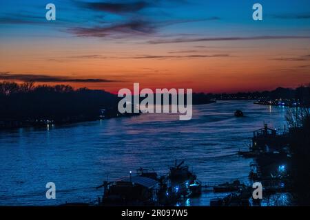 Sonnenuntergang in Belgrad über der Donau, Serbien Stockfoto