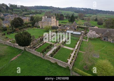 Bourton House Garden, Cotswold UK Drohne aus der Vogelperspektive Stockfoto