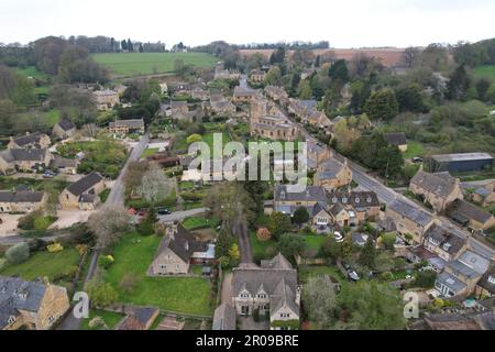 Bourton on the Hill Cotswold Village UK Drohne aus der Vogelperspektive Stockfoto