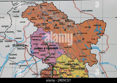 Nahaufnahme einer indischen Karte mit jammu und kaschmir ladakh im Fokus Stockfoto