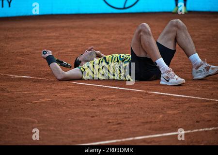 Madrid, Spanien. 07. Mai 2023. Tennis: Mutua Madrid Open Tennisturnier - Madrid, Singles, Männer, ATP-Finale: Carlos Alcaraz (ESP) V Jan-Lennard Struff (GER). Alcaraz feiert seinen Sieg am Ende des Spiels. Kredit: EnriquePSans/Alamy Live News Stockfoto