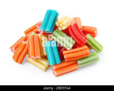 Ein Haufen leckerer, farbenfroher Süßigkeiten aus Gelee auf weißem Hintergrund Stockfoto