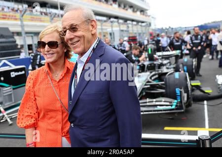 Miami, USA. 07. Mai 2023. Stephen Ross (USA) Associated Companies Chairman, Miami Dolphins und Hard Rock Stadium Besitzer im Netz. 07.05.2023. Formel-1-Weltmeisterschaft, Rd 5, Miami Grand Prix, Miami, Florida, USA, Wettkampftag. Das Foto sollte wie folgt lauten: XPB/Press Association Images. Kredit: XPB Images Ltd/Alamy Live News Stockfoto