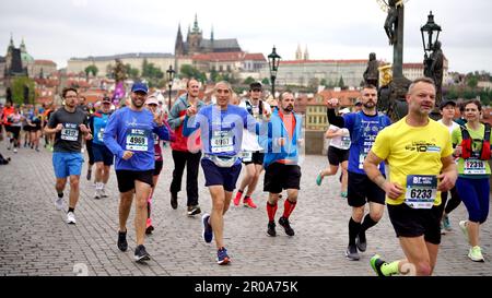 Prag, Tschechische Republik. 7. Mai 2023. Läufer nehmen am 7. Mai 2023 am Prager Internationalen Marathon 2023 in Prag, Tschechische Republik, Teil. Kredit: Dana Kesnerova/Xinhua/Alamy Live News Stockfoto