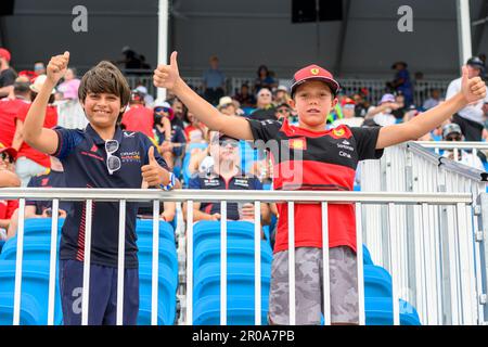 Miami, USA. 08. Mai 2023. 7. Mai 2023: Miami International Autodrome, Miami Gardens, Florida, USA: Formel 1 Crypto.com Miami Grand Prix 2023: Renntag: Rennfans jubeln auf den Tribünen. Kredit: Action Plus Sports Images/Alamy Live News Stockfoto