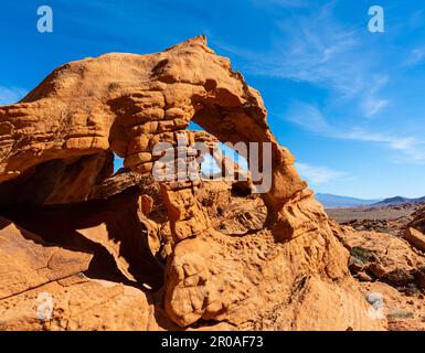 Triple Arch Overlookkng The Mojave Desert, Valley of Fire State Park, Nevada, USA Stockfoto