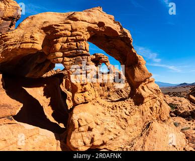 Triple Arch Overlookkng The Mojave Desert, Valley of Fire State Park, Nevada, USA Stockfoto