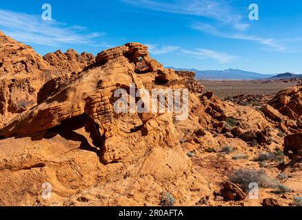 Triple Arch Overlookkng The Mojave Desert, Valley of Fire State Park, Nevada, USA Stockfoto