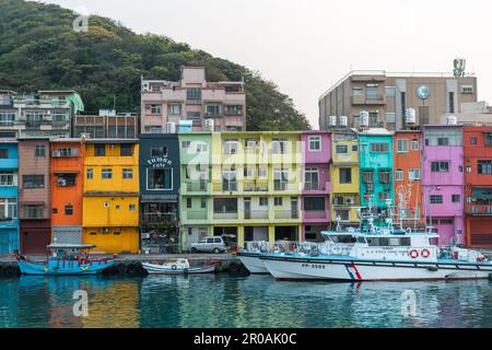 Keelung, Taiwan - 21. März 2023 : Zhengbin Port Color Houses Stockfoto
