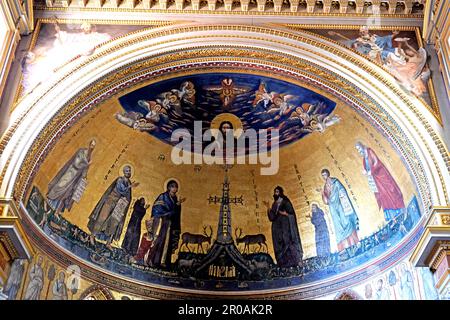 Kuppel über der Kathedrale in der Johannes-Laterankirche in Rom, Italien Stockfoto