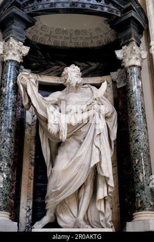 Statue des Heiligen Bartholomaus von Le Gros in der Johannes-Lateran-Kirche in Rom, Italien Stockfoto