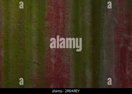 Alter moosiger Betonwandboden Stockfoto