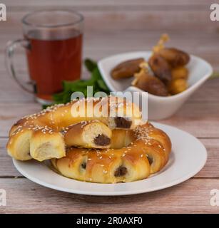 Rezept Maarouk von Aleppo, weiche Brioche mit Dattelpaste Stockfoto