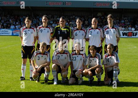 Annike Krahn, Birgit Prinz, Nadine Angerer, Linda Bresonik, Kerstin Stegemann, Kerstin Garefrekes (oben von links), Saskia Bartusiak, Melanie Behringer, Conny Pohlers, Ariane Hingst, Simone Laudehr (unten von links) TeamfotoFußball Länderspiel, EM Qualifikation der Frauen Belgien - Deutschland 0:5 Uhr 7.5.2008 in Eupen Stockfoto