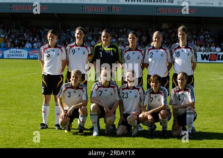 Annike Krahn, Birgit Prinz, Nadine Angerer, Linda Bresonik, Kerstin Stegemann, Kerstin Garefrekes (oben von links), Saskia Bartusiak, Melanie Behringer, Conny Pohlers, Ariane Hingst, Simone Laudehr (unten von links) TeamfotoFußball Länderspiel, EM Qualifikation der Frauen Belgien - Deutschland 0:5 Uhr 7.5.2008 in Eupen Stockfoto