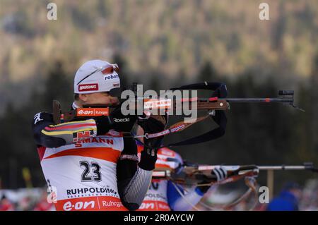 Carsten Pump Aktion schießen.Biathlon 12,5 KM Verfolgung der Männer am 13.1.2008 in Ruhpolding Stockfoto