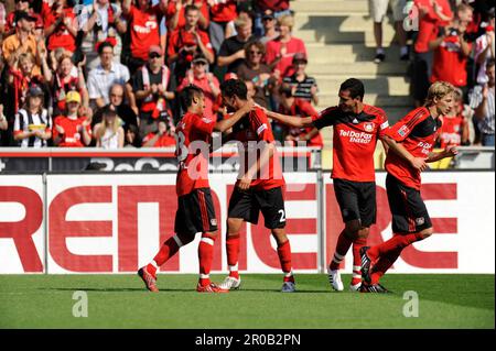 Leverkusener Jubel um den Torschützen Karim Haggui (2) Aturo Vidal (23), Tranquillo Barnetta (7), Stefan Kießling (11), Fußball Bundesliga Bayer 04 Leverkusen - Hoffenheim 5:2. 30.8.2008 Stockfoto