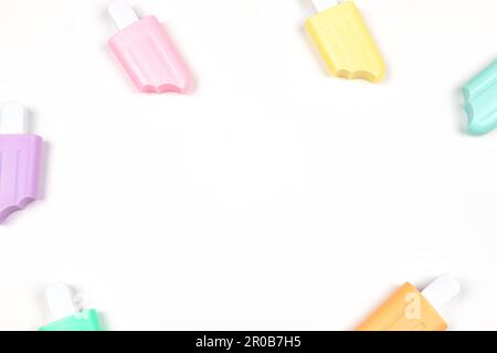 Nahaufnahme von Eis am Stiel isoliert auf weißem Eis Stockfoto