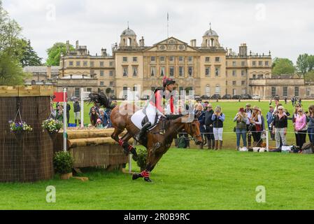 Badminton, Großbritannien. 08. Mai 2023. 08. Mai 2023 - Badminton Horse Trials - Cross-Country Test - Badminton - Gloucestershire Fiona Kashel reitet WSF Carthago während des Cross-Country Tests bei den Badminton Horse Trials. Bildkredit: Mark Pain/Alamy Live News Stockfoto