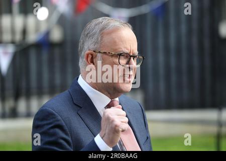 London, Großbritannien. 5. Mai 2023. Premierminister Australiens Anthony Albanese spricht während seines Besuchs in der Downing Street Nr. 10 vor der Presse. Stockfoto