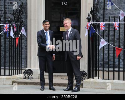 London, Großbritannien. 5. Mai 2023. Der britische Premierminister Rishi Sunak begrüßt den neuseeländischen Premierminister Chris Hipkins in der Downing Street Nr. 10. Stockfoto